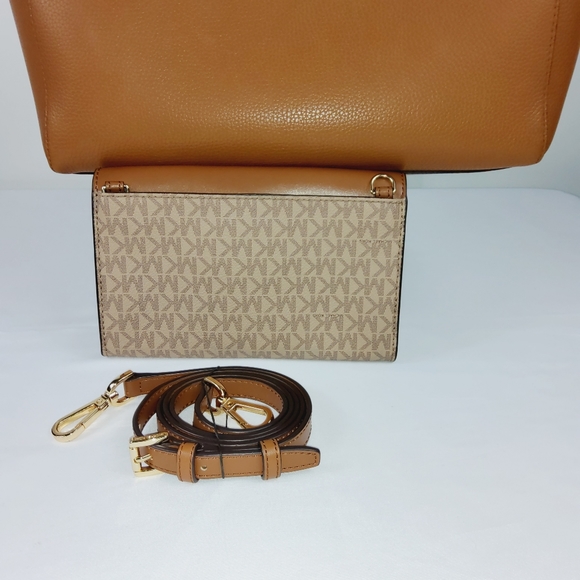 Michael Kors Kimberly Large Leather Tote & Purse Wallet 2 in 1 (Tan) - Picture 13 of 15
